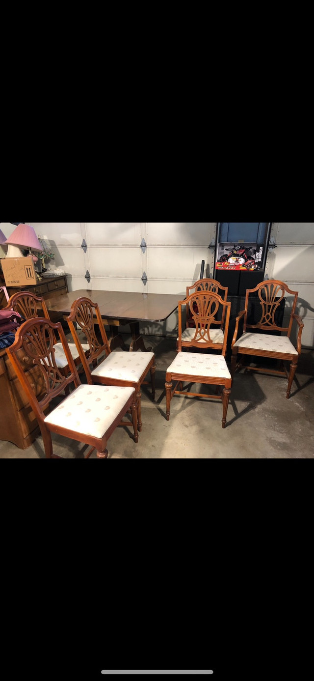 Antique Dining Room Table & Chairs  in Dining Tables & Sets in Edmonton