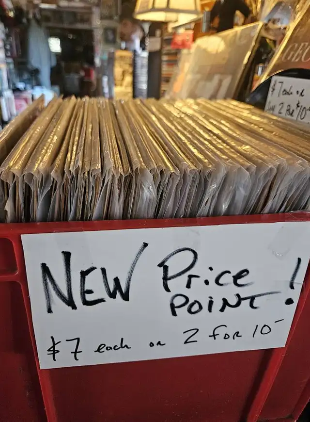 Vintage & Vinyl RECORDS STORE is OPEN 11am to 5pm in Arts & Collectibles in Windsor Region - Image 9