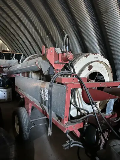 Hi-cap counter rotating dual screens grain cleaner with loading auger. Like new condition. Comes wit...