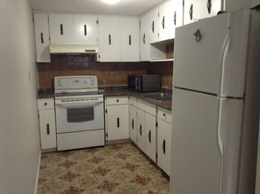 *SHARED BASEMENT ROOM NEAR HUMBER COLLAGE (ONLY GIRLS)* in Room Rentals & Roommates in Mississauga / Peel Region - Image 3