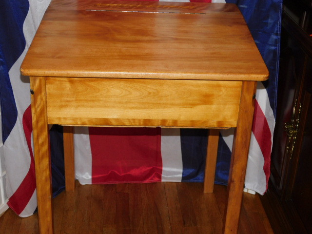 Solid Maple School Desk in Desks in North Bay - Image 4