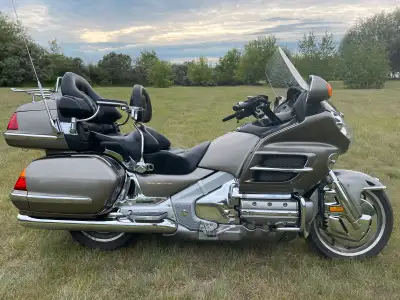 ABS Very clean Excellent maintenance records Traxxion front springs Ready to ride 3zero6-7four0-seve...