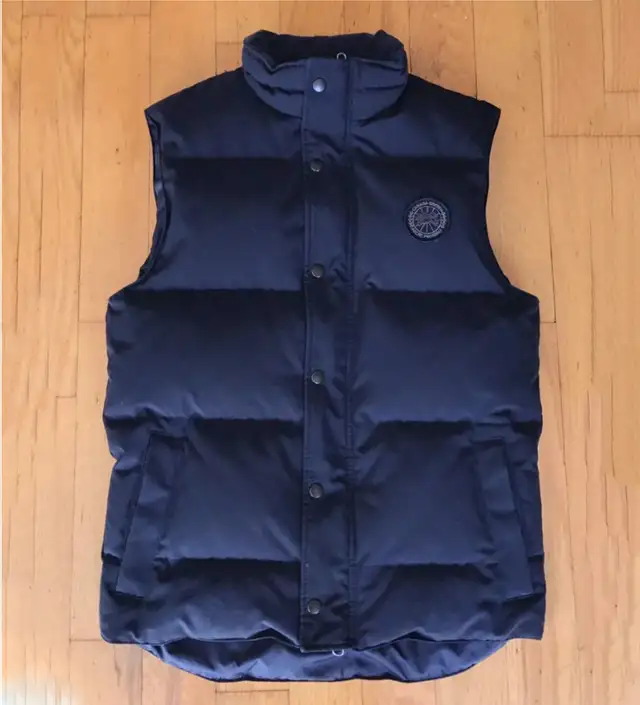 Navy Canada Goose Granby Vest ⎮Mens M in Men's in City of Toronto - Image 2
