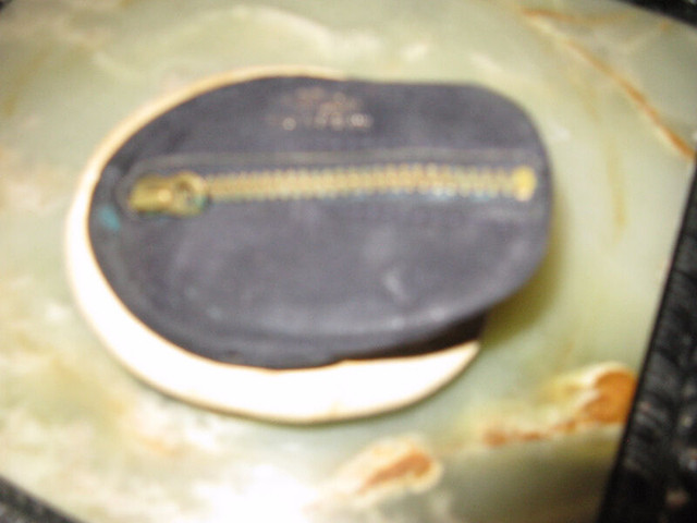 Petite calotte de marin en cuir servant de porte-monnaie. dans Art et objets de collection  à Trois-Rivières - Image 2