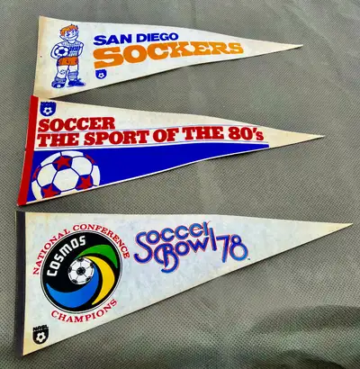 3 VINTAGE 1978 NASL SOCCER PENNANTS - NEW YORK COSMOS PELE, View more