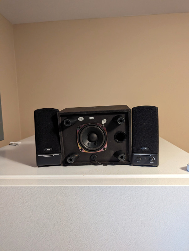 Computer speakers - boom box - make an offer in Speakers, Headsets & Mics in Hamilton - Image 3