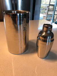 Metal chrome cocktail shaker & container set