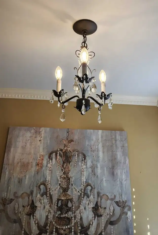 Small 3 Light Chandelier Light Fixture in Indoor Lighting & Fans in Markham / York Region - Image 3