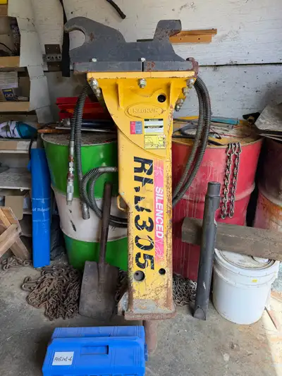 Magnum RHB 305 Silenced rock hammer . Will fit John Deere 50 Hitachi 50 or Yanmar 50 . Took kit , ne...
