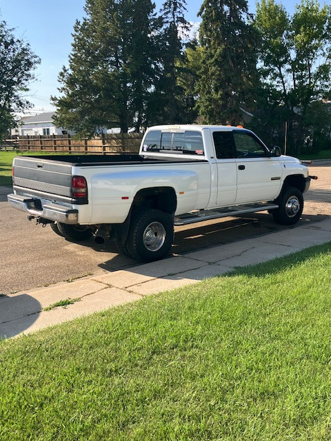 For sale 2002 Dodge Ram 3500 DRW 6 Speed in Cars & Trucks in Strathcona County - Image 2