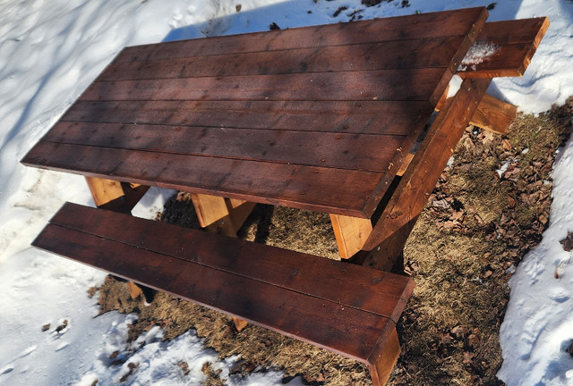 Très belle Table Pic Nic 8' traité anti-UV (verni a voilier) dans Mobilier pour terrasse et jardin  à Laurentides