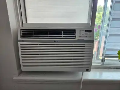 Climatiseur de fenêtre LG 12 200 BTU, View more