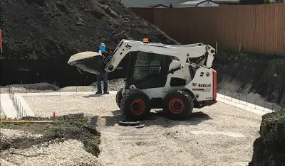 2012 Bobcat A770 skidsteer. All-wheel steer or skidsteer mode. Deluxe cab, A/C, heat, radio, joystic...