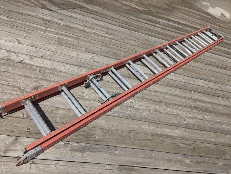 Louisville 28 foot fiberglass extension ladder Ladders & Scaffolding