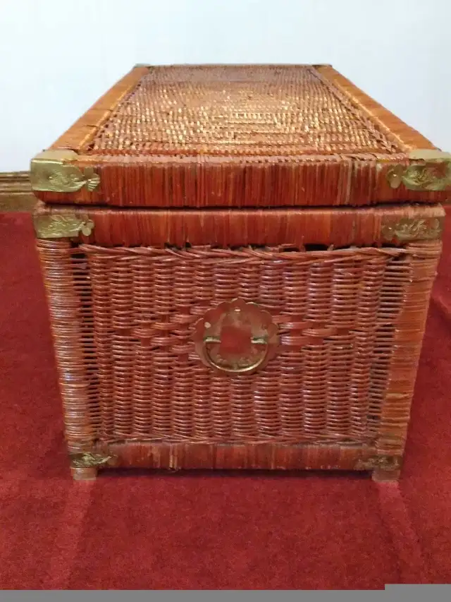 Wicker Trunk with Oversized Glass Top in Coffee Tables in City of Toronto - Image 4