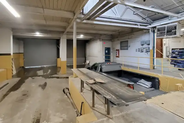 Commercial unit for lease in Toronto in Commercial & Office Space for Rent in City of Toronto - Image 9