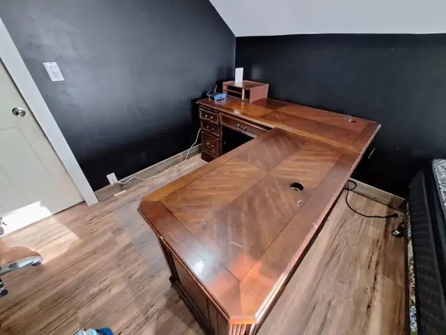 Wooden L-Shaped Desk in Desks in City of Toronto - Image 3