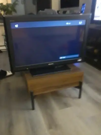 36-in Sony Bravia TV works good no remote a 2009 TV still works great though!