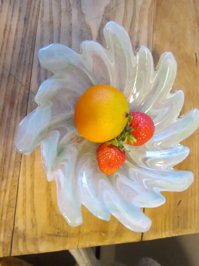 Art glass dish509456451382824963