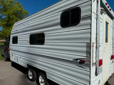 Taylor Coach For sale, 1998 17’ - MADE RIGHT HERE IN ONTARIO and meticulously maintained with minor...