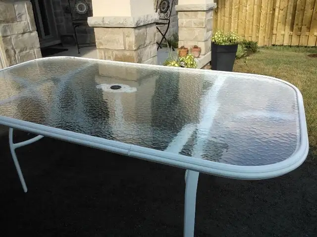 PATIO TABLE SET in Patio & Garden Furniture in Hamilton - Image 3