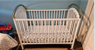 Crib with matress and child eating seat, View more
