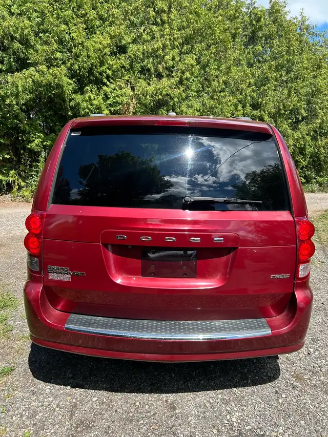 RUSTPROOFED Caravan CREW w/Backup Camera Sliding Doors.510370404212428805
