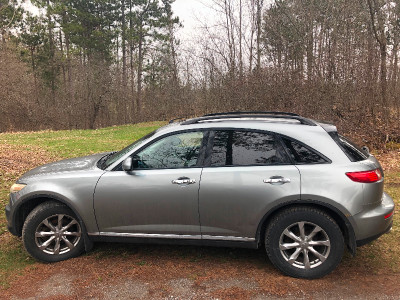 2007 Infiniti FX35 with 212 Kms