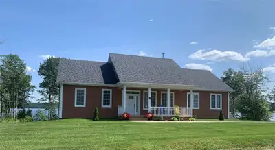 Welcome to this beautiful Oceanfront property at 10 Old Briton Crescent in Lewisporte, NL. MLS® 1292...