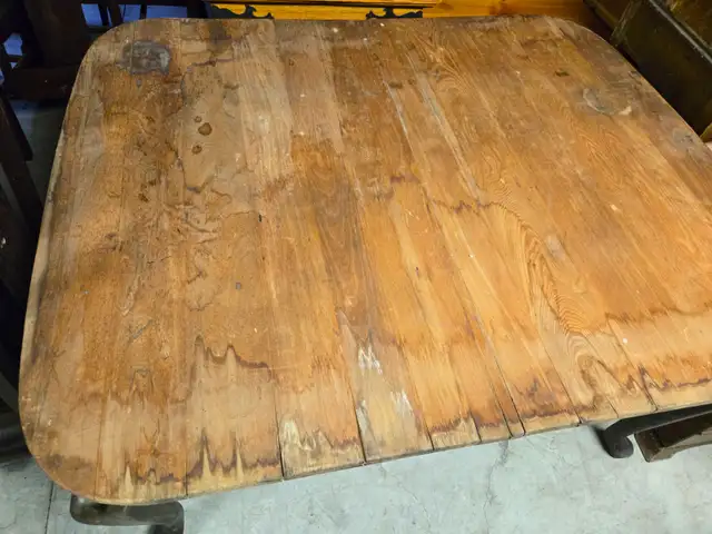 dining room table in Dining Tables & Sets in Hamilton - Image 2