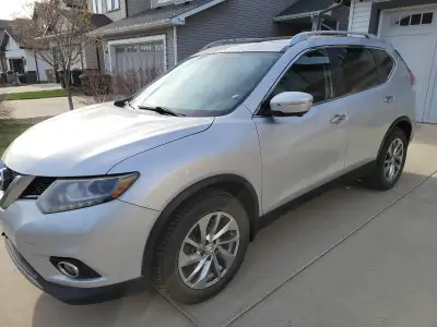 Very well equipped 2014 Nissan Rogue for sale. Equipment includes: - 360 Camera - Air con, dual zone...