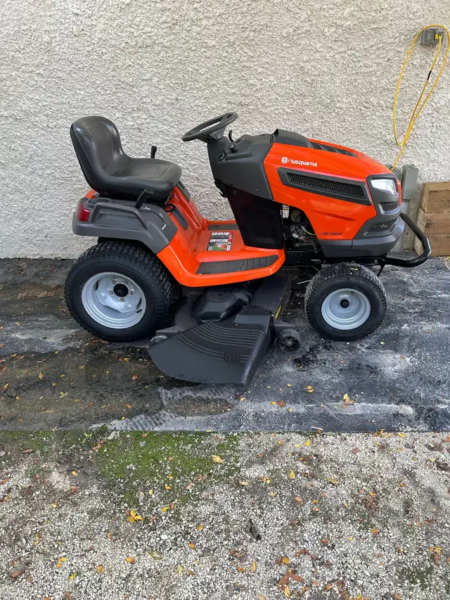 Husqvarna tractor in Other in Winnipeg - Image 2