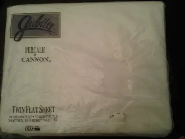White Twin Flat Sheet in Bedding in St. Catharines - Image 2