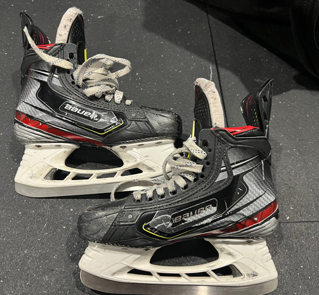 Bauer 2x Pro Jr. 3.5D skates  in Hockey in London - Image 2