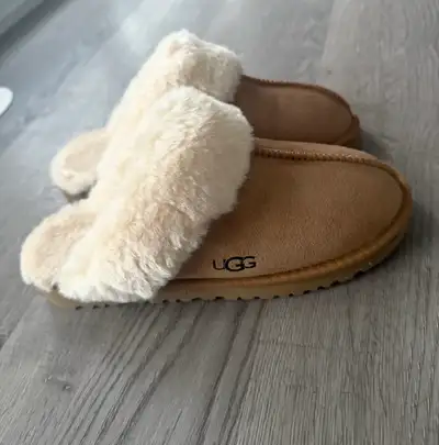 Uggs scuffette shoes NEW, View more