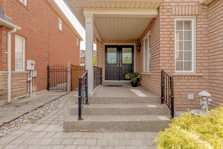 4 BEDROOM HOUSE FOR RENT IN BRAMPTON FROM OCT 1st Long Term Rentals