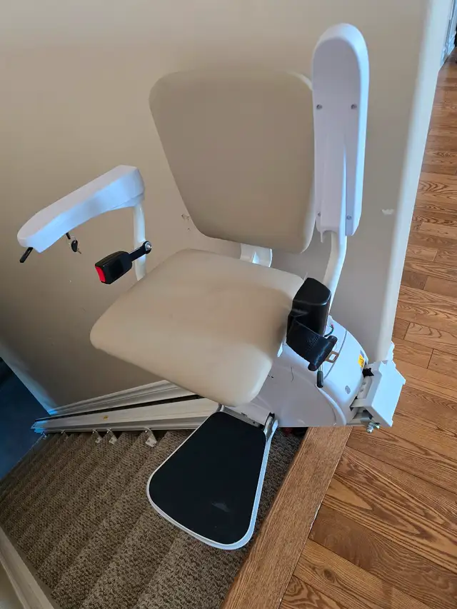 Savaria K-2 Stairlift62863735516289122