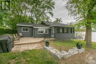 Very nice furnished waterfront home with a cottage vibe on Muskrat Lake for rent 1 Oct thru 15 Jun 2...