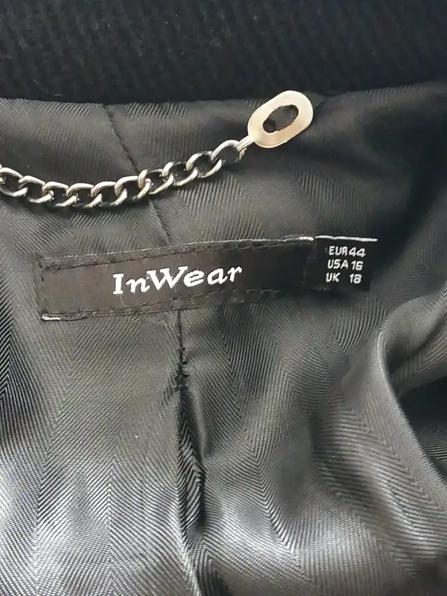 Chic Black Trench Coat InWear 100% WOOL in Women's - Tops & Outerwear in City of Montréal - Image 4