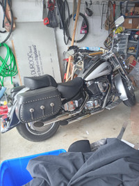 2 Hard bags leather look with locks on them for Suzuki 1500cc 19