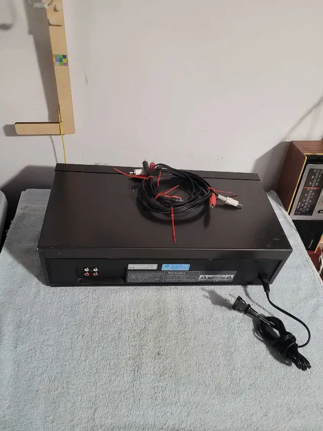 Technics Stereo Cassette Deck in Stereo Systems & Home Theatre in Red Deer - Image 3
