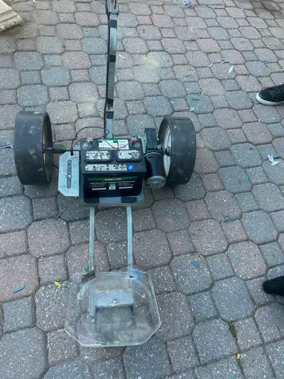 Improve your golf game with this pre-owned Electronic Kaddy, a robust electric golf trolley designed...