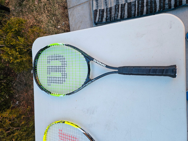 Raquette de tennis.  Bon pour débutant.  5$ Tennis Raquette. dans Tennis et raquettes  à Laval/Rive Nord - Image 3