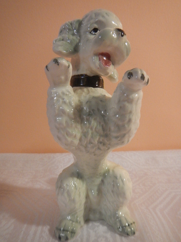 Herend porcelain hand painted poodle dog figurine Hungary dans Art et objets de collection  à Ville de Montréal