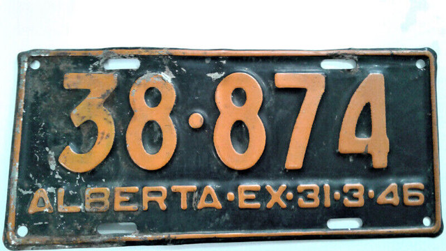 Wanted to buy vintage Canadian License  Plates in Arts & Collectibles in Edmonton