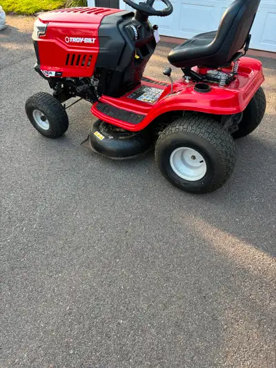Troy built lawnmower with 36” mulch deck