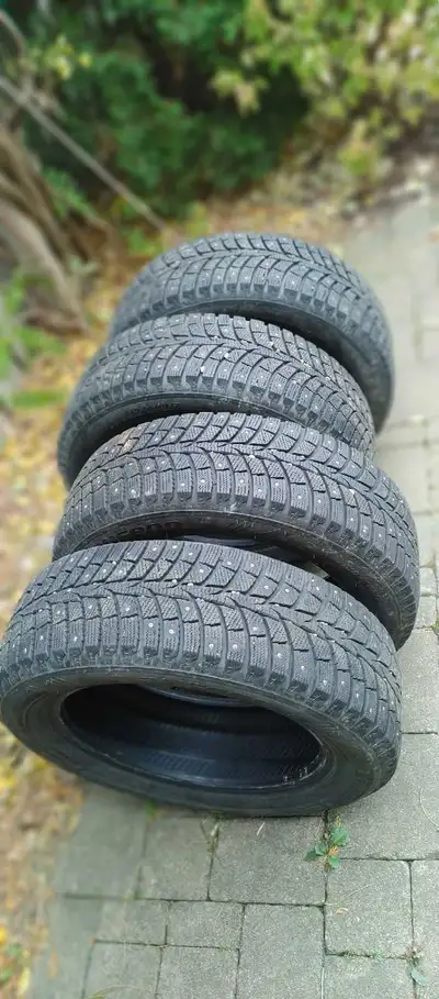 Set of 4 Laufenn fit ice snow/winter tires in slightly used condition (just 4000kms of usage)! Bough...