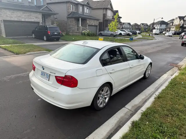 BMW 323i 2011 523046199398901765