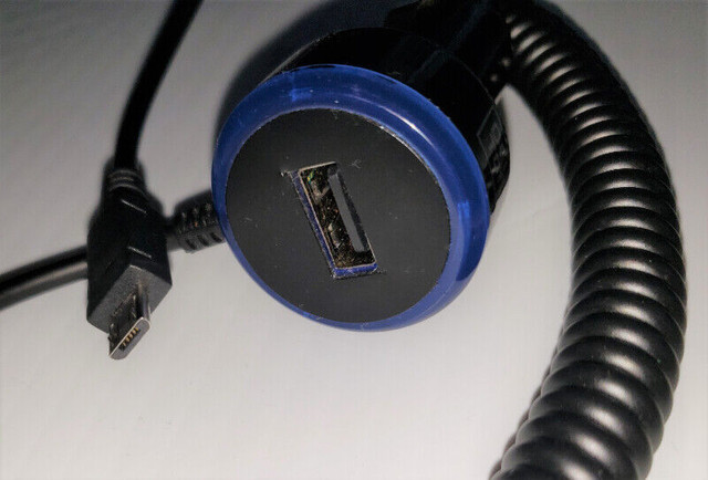 VEHICLE CHARGER with USB PORT - CELL  / CHARGEUR DE VEHICULE dans Accessoires pour cellulaires  à Laval/Rive Nord - Image 3