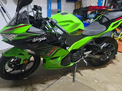 Spring is coming!! Practically brand new bike. Under 300 kms. I have another bike I use far more oft...